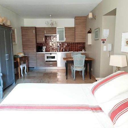 Un Coin De Luberon Apartment ลีล-ซูร์-ลา-ซอร์ก ภายนอก รูปภาพ