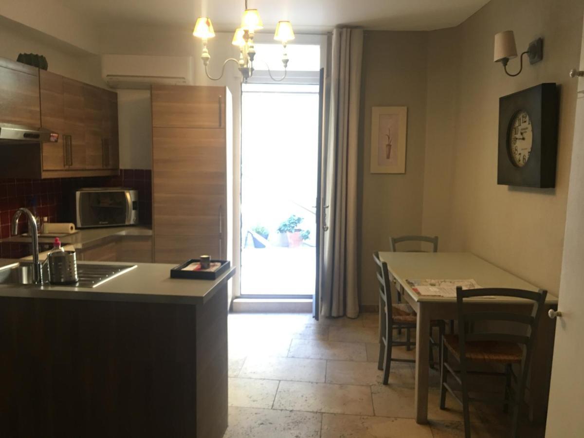 Un Coin De Luberon Apartment ลีล-ซูร์-ลา-ซอร์ก ภายนอก รูปภาพ