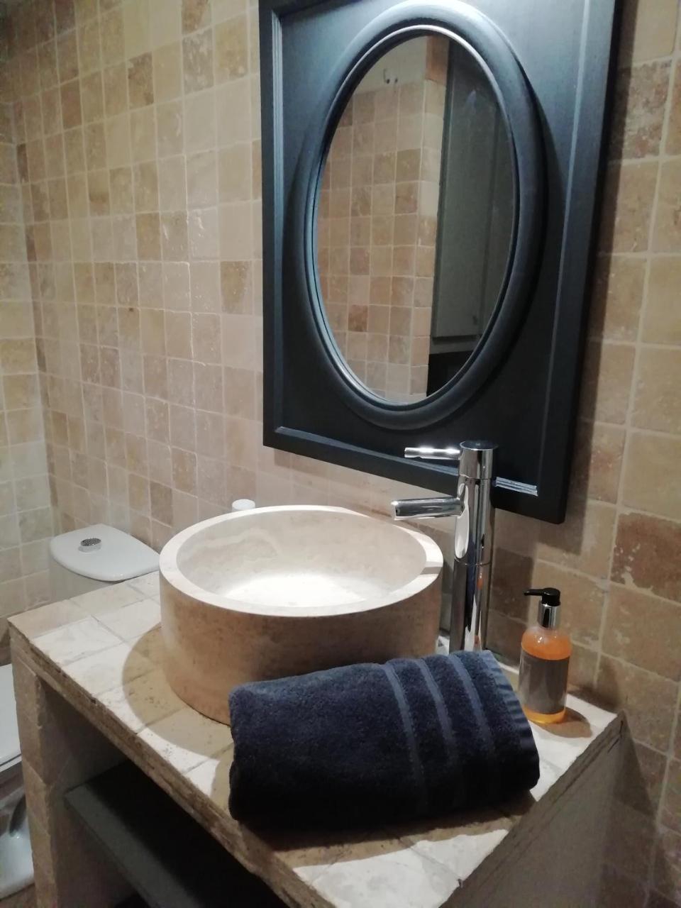 Un Coin De Luberon Apartment ลีล-ซูร์-ลา-ซอร์ก ภายนอก รูปภาพ